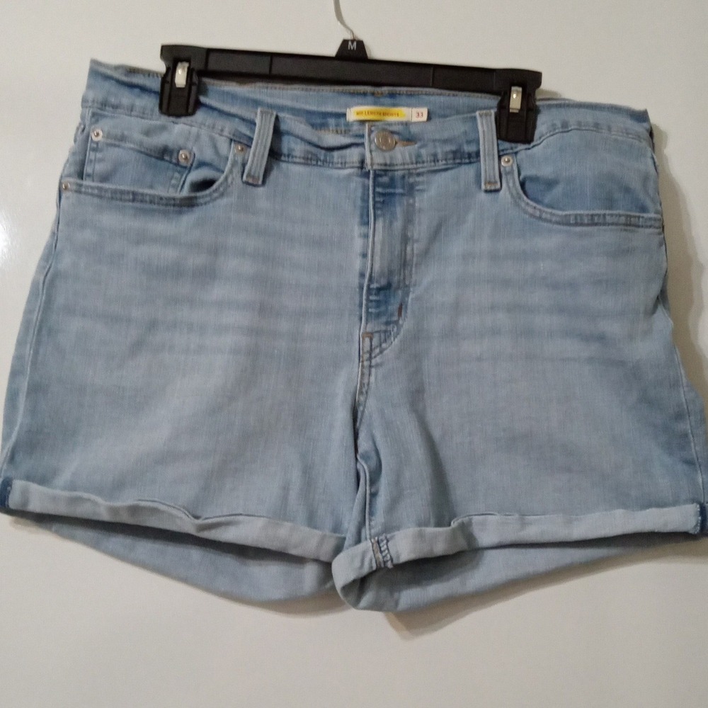 Levis Womens Mid Length Denim Boyfriend‎ Shorts Light Wash Blue Cuffed Size 33